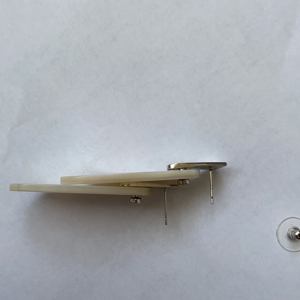 Kendra Scott Aragon silver drop earrings in ivory - Picture 5 of 9